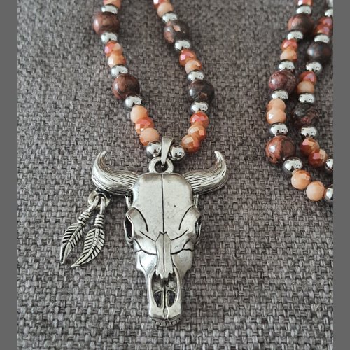 Sautoir pendentif tête de buffle, perles verre à facettes et jaspe léopard