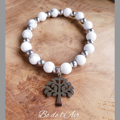 Bracelet perles gemmes howlite blanche , perles acier et médaille arbre de vie
