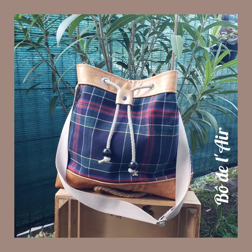 Sac seau tissu tartan vert et rouge  mixé avec du cuir ancien beige