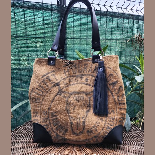 Sac cabas toile de jute,  tête de taureau,  toile militaire et cuir revalorisés