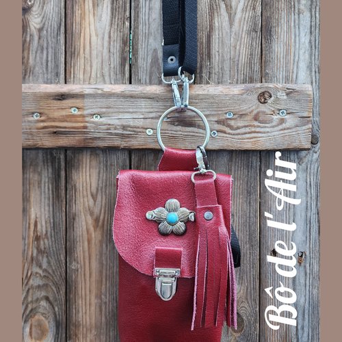 Pochette téléphone cuir revalorisé rouge