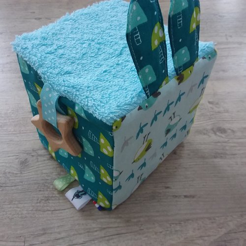 Cube d'éveil inspiration montessori oiseaux et champignons