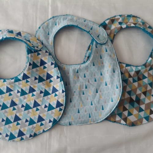 Bavoirs bébé en tissu et éponge bleu canard et motifs triangle fermeture par pression taille 0-6 mois - en lot 