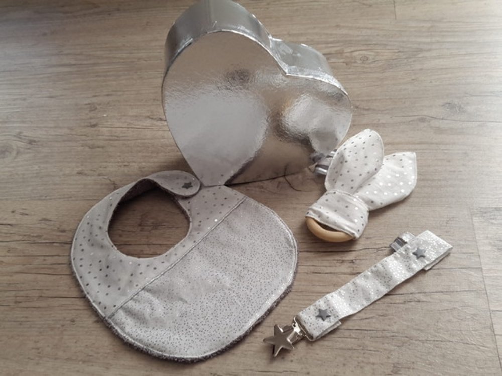 Bavoir attache tetine et anneaux de dentition en kit cadeau pour bébé  tissus de coton pailleté - Un grand marché