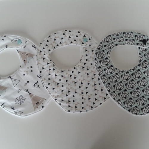 Bavoirs bébé en éponge blanche et coton motifs triangle, panda et tipi fermeture par pression taille 0-6 mois