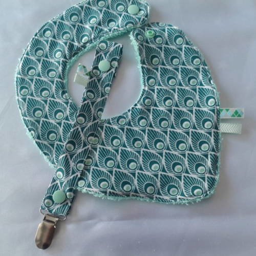 Attache-tétine bavoir bandana motifs plume de paon vert