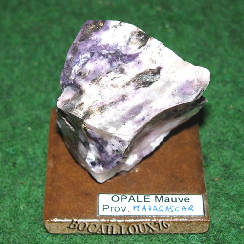 -dispo---opale mauve ¤500 - madagascar - deco - c. mineraux - c21