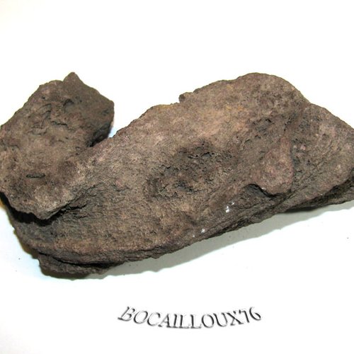 -dispo---basalte tephrite h42 - italie.vésuve - c. mineraux