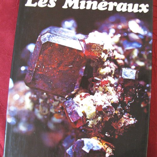 -dispo---les mineraux - minerva . c. livres