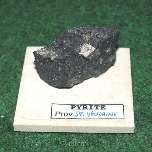 -dispo---pyrite s1360* - 38.combes de la vaudaine - collection mineraux - c11
