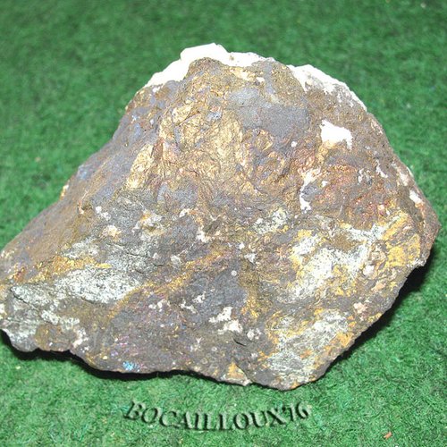 -dispo---chalcopyrite ¤49 - 81.le burg - c. mineraux - m21