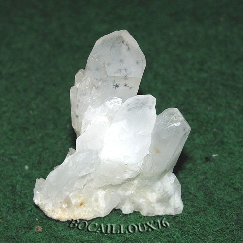 -dispo---quartz h71 - madagascar - collection mineraux - m22