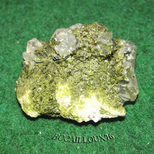 -dispo---epidote - quartz h202* - 38.combes de la vaudaine - c. mineraux