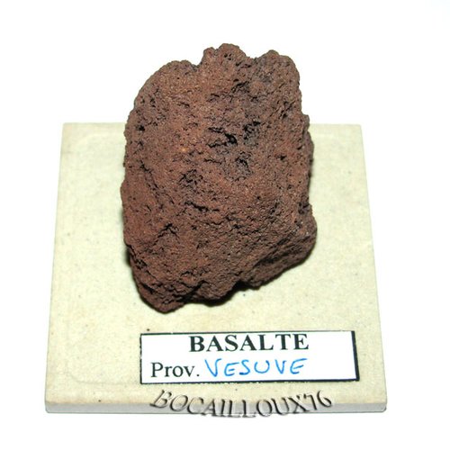 -dispo---basalte s1332 - italie.vésuve - c. mineraux