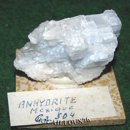 -dispo---anhydrite s245* - mexique.chihuahua - c.mineraux - c21