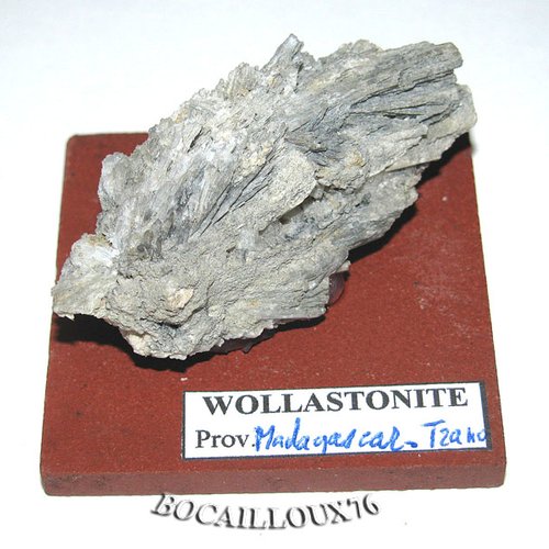 -dispo---wollastonite s21* - madagascar.tranomero - c. mineraux - c20