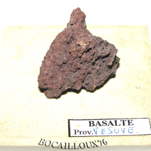 -dispo---basalte s846* - italie.vésuve - c. mineraux - bp0 .