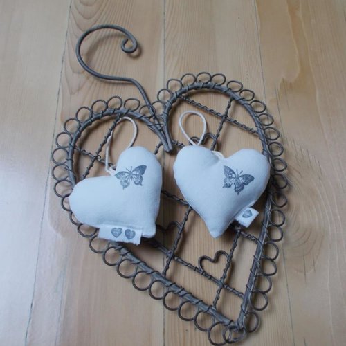 Coeur blanc en tissu ancien papillon - petite suspension de porte ou murale coeur