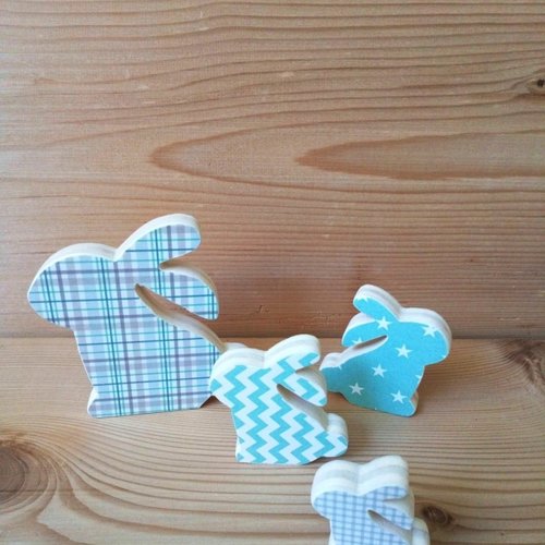 Lapins en bois décorés - petits lapins en bois scrappés