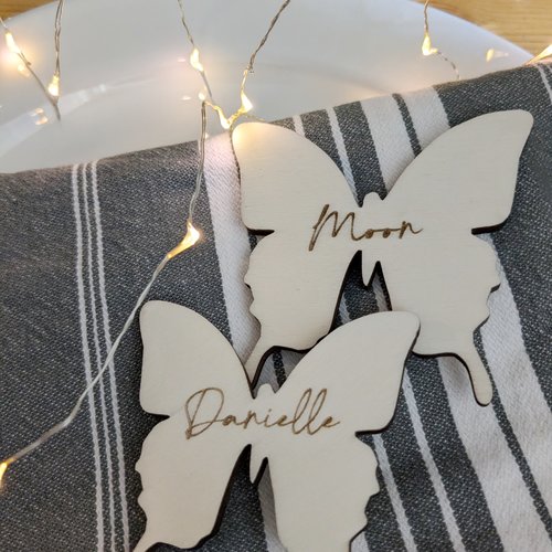 Marque place en bois : papillon