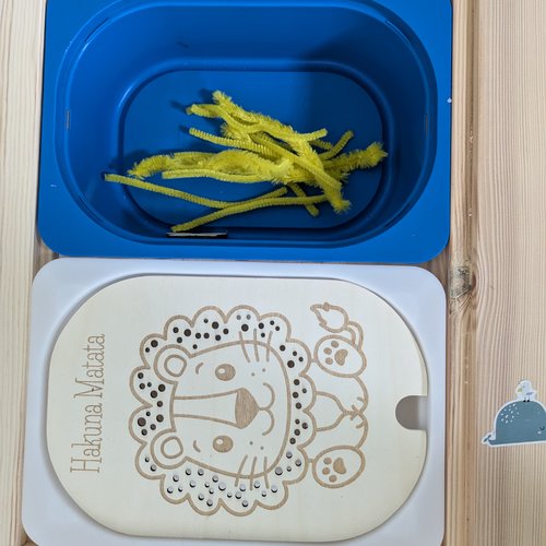 Couvercle/plaque d'activité pour petit bac trofast : le lion