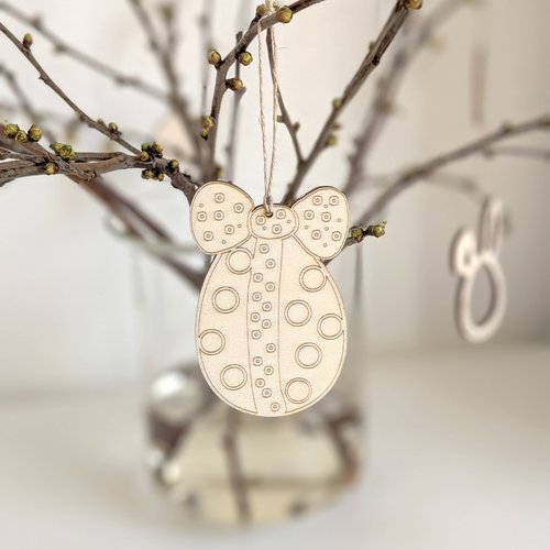 Décoration de pâques : oeuf en bois