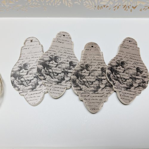 Pampilles en bois décorées