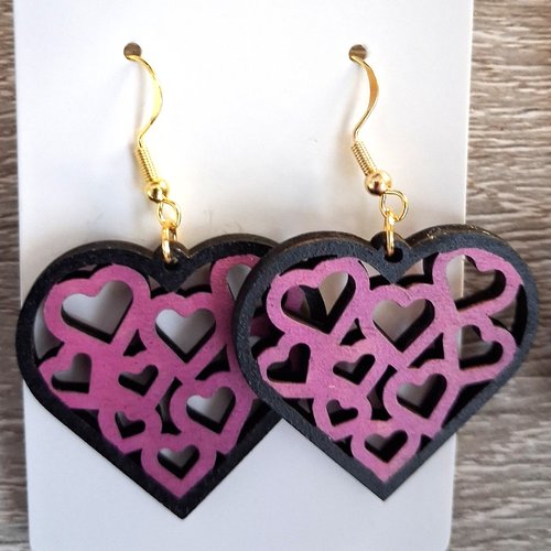 Boucles d'oreille en bois motif coeurs
