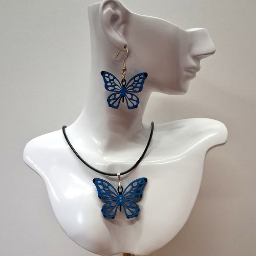 Parure en bois motif papillon