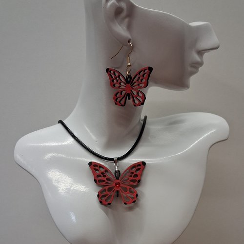 Parure en bois motif papillon