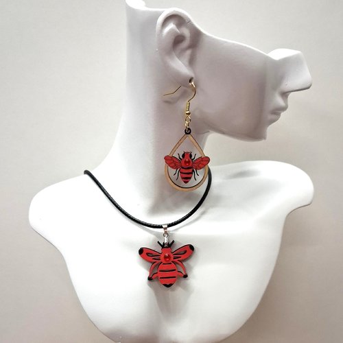 Parure en bois motif abeille