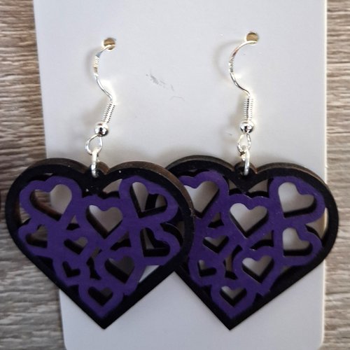 Boucles d'oreille en bois motif coeurs
