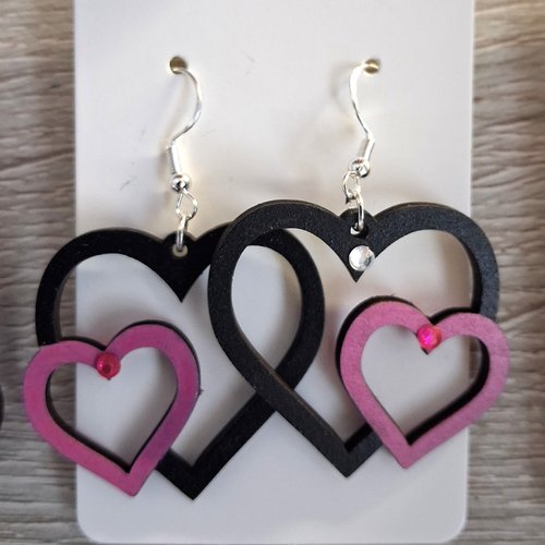 Boucles d'oreille en bois motif coeurs