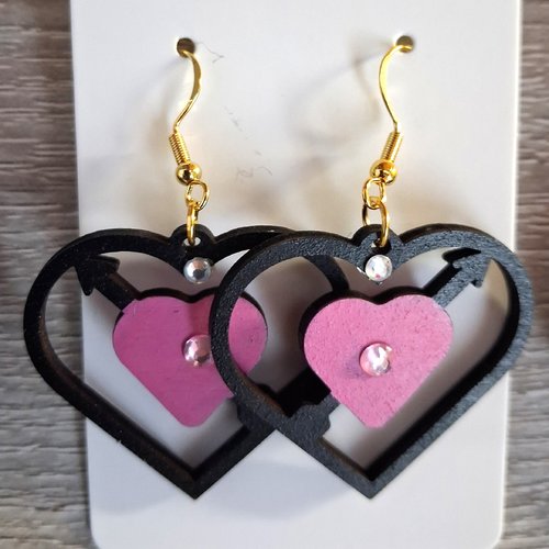 Boucles d'oreille en bois motif coeurs