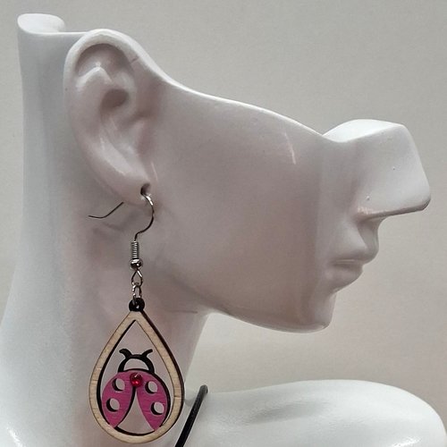 Boucles d'oreille en bois motif coccinelle