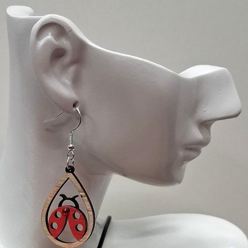 Boucles d'oreille en bois motif coccinelle