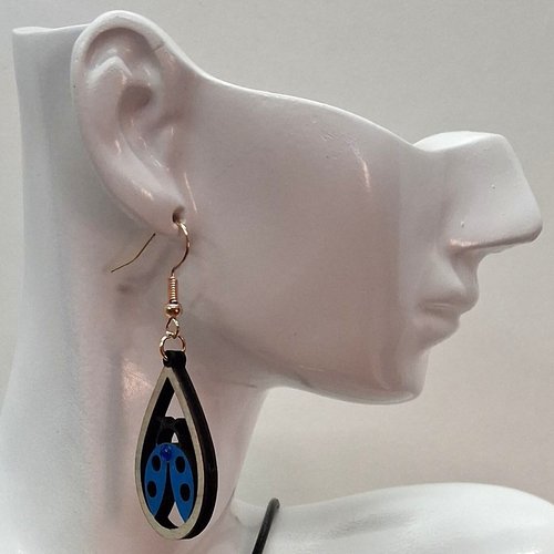 Boucles d'oreille en bois motif coccinelle
