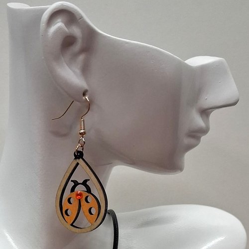 Boucles d'oreille en bois motif coccinelle