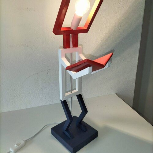 Lampe de bureau petit bonhomme en bois, lampe de table en bois, lampe à poser