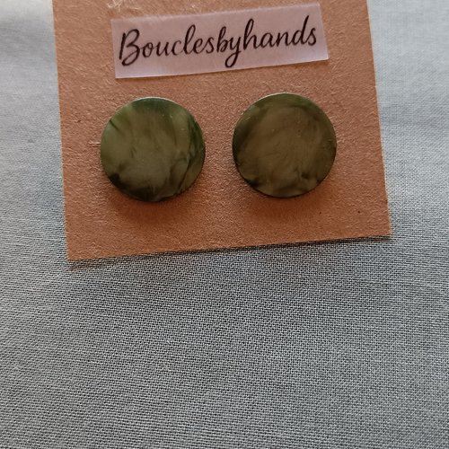 Puces oreilles bouton