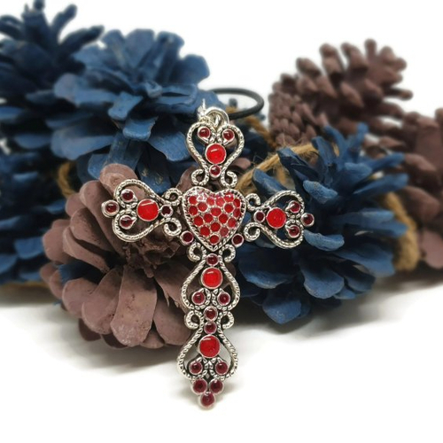 Croix arlésienne rouges