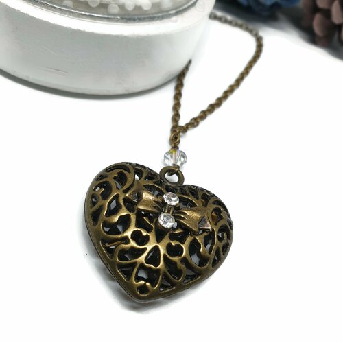 Collier pendentif coeur et son petit noeud