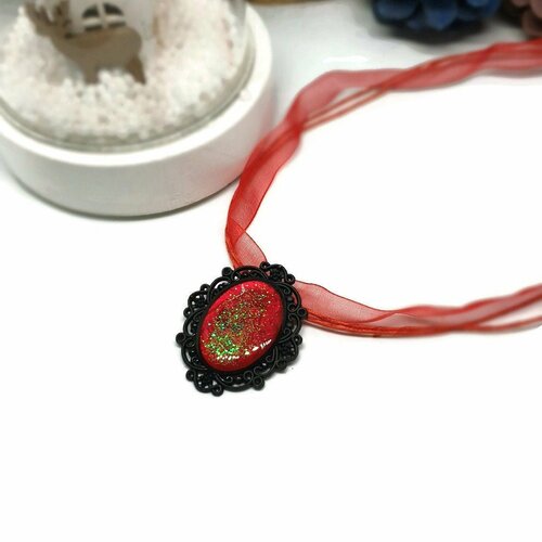 Collier pendentif rouge pailleté