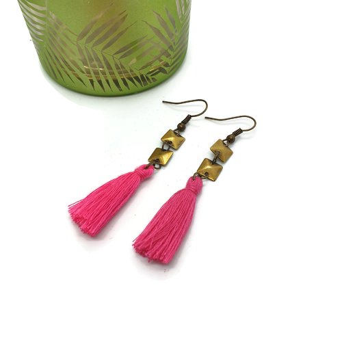 Boucles d"oreilles pendantes à pompons fuchsia