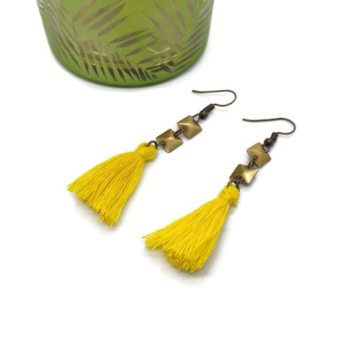 Boucles d"oreilles pendantes à pompons jaunes