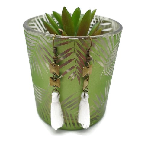 Boucles d"oreilles pendantes à pompons blancs