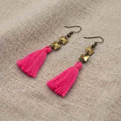 Boucles d"oreilles pendantes à pompons fuchsia