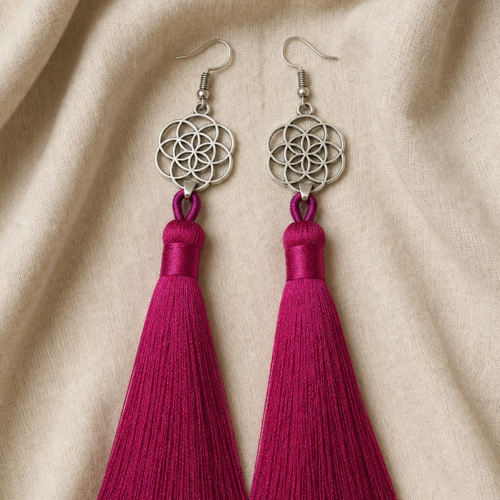 Boucles d'oreilles pompon fuchsia – graine de vie – bijou artisanal fait main – 10 cm