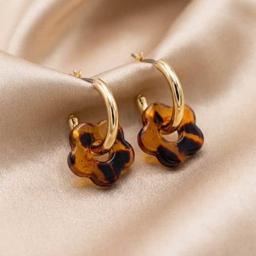 Créoles dorées fleur écaille tortue | boucles résine ambre | bijou tendance cadeau femme