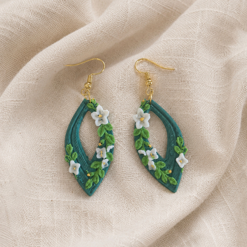 Boucles d'oreilles pendantes fleurs 3d vert et blanc